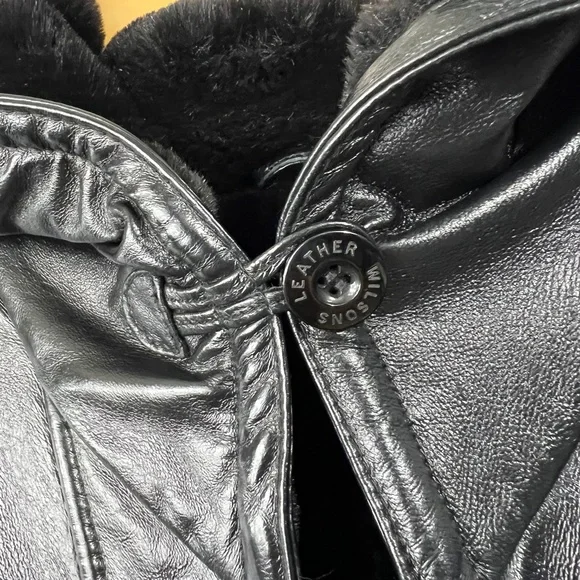 WOMENS! NWOT |•WILSONS LEATHER•| Black Leather Heavy Fur Lined Hooded Jacket - Picture 5 of 16